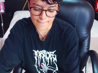 Zuki-Watson nude in hot Live Sex Chat