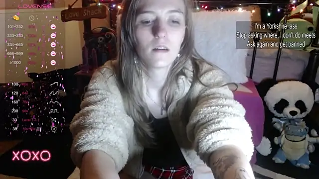 EllieeRose naked stripping on cam for live sex video chat