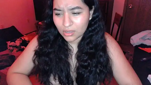 Elliewgfs naked stripping on cam for live sex video chat