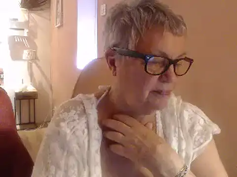 Granny-Smith naked stripping on cam for live sex video chat