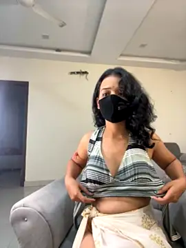 HOTAMARA naked stripping on cam for live sex video chat