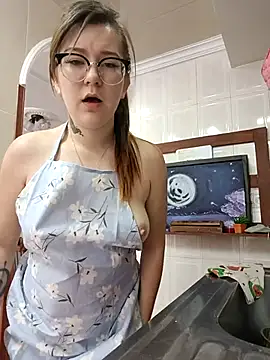 HunnyyLove naked stripping on cam for live sex video chat