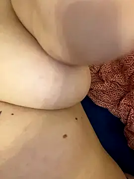 julyxxl naked stripping on cam for live sex video chat