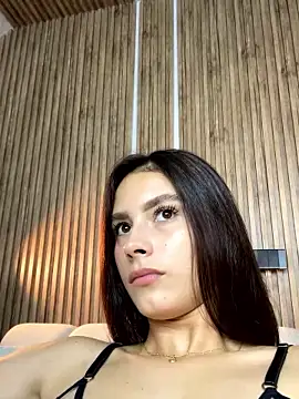 Lauraxx69 naked stripping on cam for live sex video chat