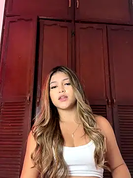 lunablossom_ naked stripping on cam for live sex video chat