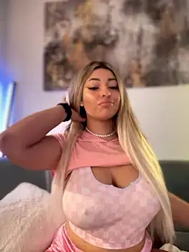 MetishaV naked stripping on cam for live sex video chat