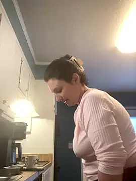 MilkyMrsRobinson naked stripping on cam for live sex video chat