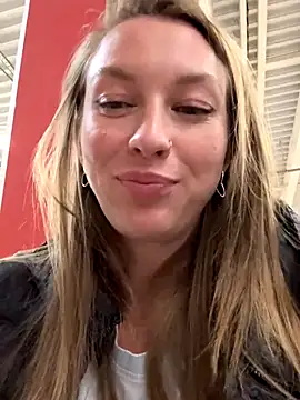 Sweet___Emily naked stripping on cam for live sex video chat