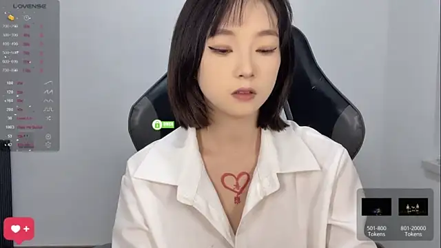 wenwen-baby naked stripping on cam for live sex video chat
