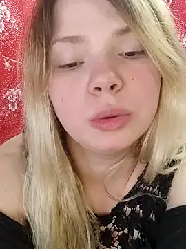 Zuli_Kiska naked stripping on cam for live sex video chat