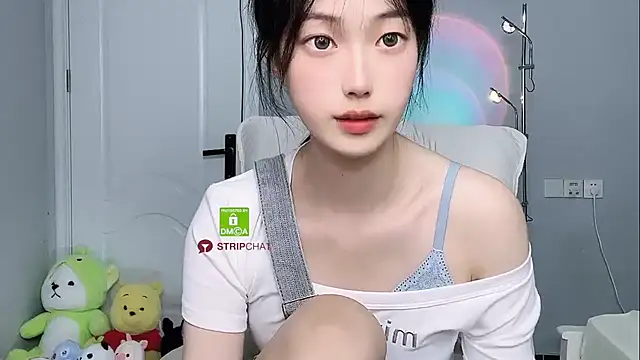 Caroline-175 naked stripping on cam for live sex video chat