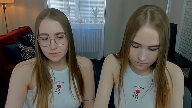 JenniferAnna naked stripping on cam for live sex video chat