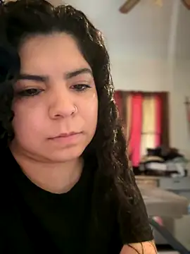 kimmiakiss22 naked stripping on cam for live sex video chat