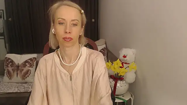 LuxuryNika naked stripping on cam for live sex video chat