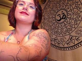 Lynn W nude in hot Live Sex Chat