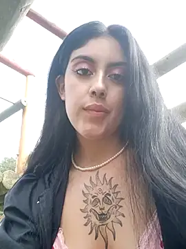 Mazikeen– naked stripping on cam for live sex video chat