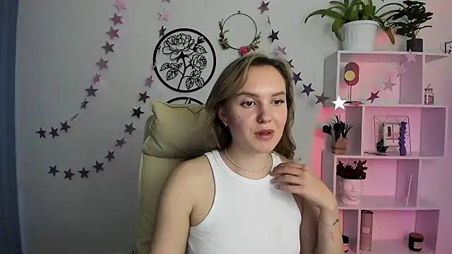 MiaLeew naked stripping on cam for live sex video chat