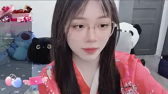 MinhHa-18 naked stripping on cam for live sex video chat