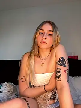 rebeccastorm naked stripping on cam for live sex video chat