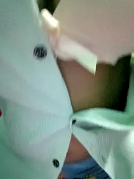 Sexysila2 naked stripping on cam for live sex video chat