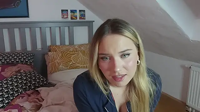 vici_dream naked stripping on cam for live sex video chat