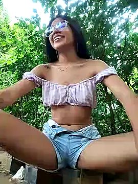 -VICKKY naked stripping on cam for live sex video chat