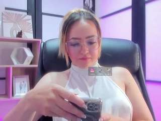 AnikaFisher nude in hot Live Sex Chat