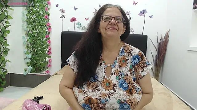CasandraJones1 naked stripping on cam for live sex video chat