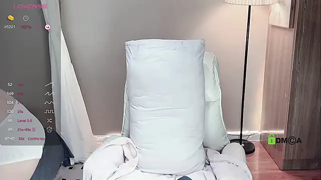 Cieyaiy_1811 naked stripping on cam for live sex video chat