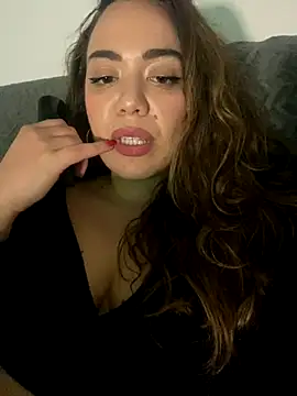 curvy_evaaaa naked stripping on cam for live sex video chat