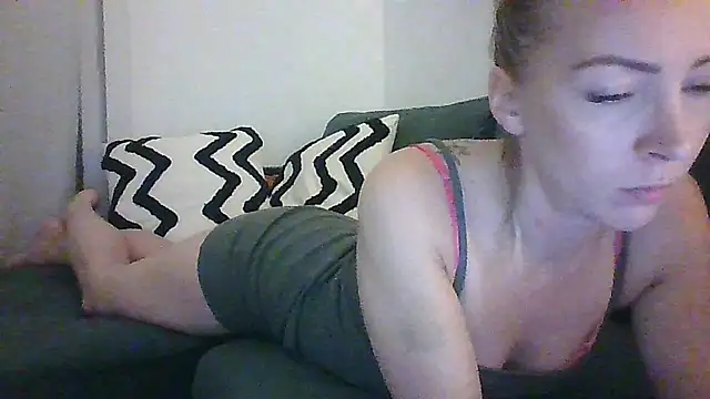 Heidi_Suisse_Off naked stripping on cam for live sex video chat