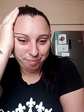 HoneyHoneyyyy1214 naked stripping on cam for live sex video chat
