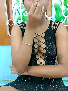 Hotty_notty_kitty naked stripping on cam for live sex video chat