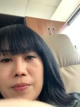 Mili-0 naked stripping on cam for live sex video chat
