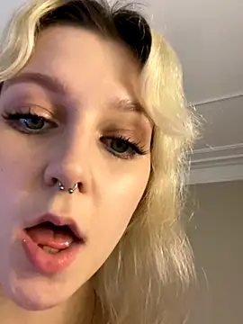 RollingGirlsToo naked stripping on cam for live sex video chat