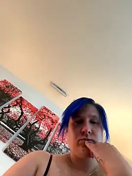 thicknjuicy6996 naked stripping on cam for live sex video chat
