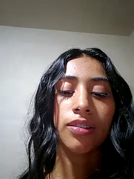 Valentinne_z naked stripping on cam for live sex video chat