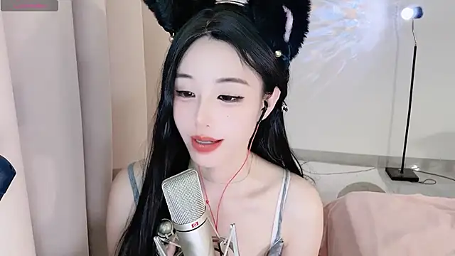 Yuyubao naked stripping on cam for live sex video chat