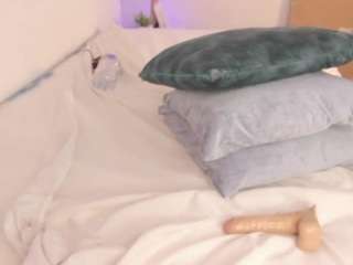 CreamyCaramelCami nude in hot Live Sex Chat