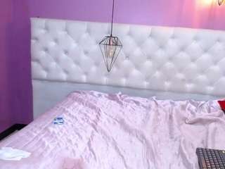 scarlet-reddish nude in hot Live Sex Chat