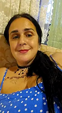 Kansas_hot_mom naked stripping on cam for live sex video chat