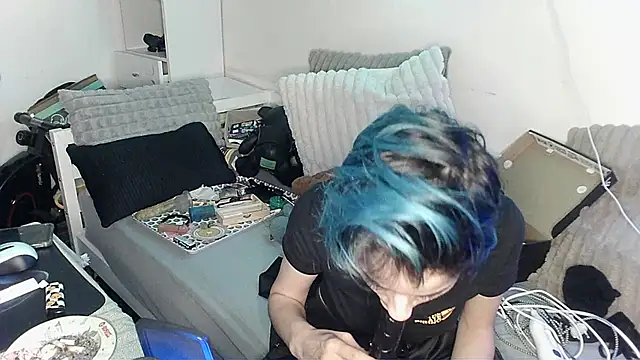 LisandreLaVenale naked stripping on cam for live sex video chat