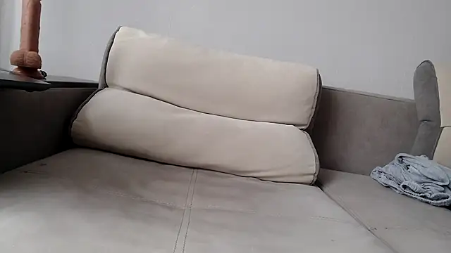 MilaaMilaa naked stripping on cam for live sex video chat