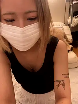 Reika_ naked stripping on cam for live sex video chat