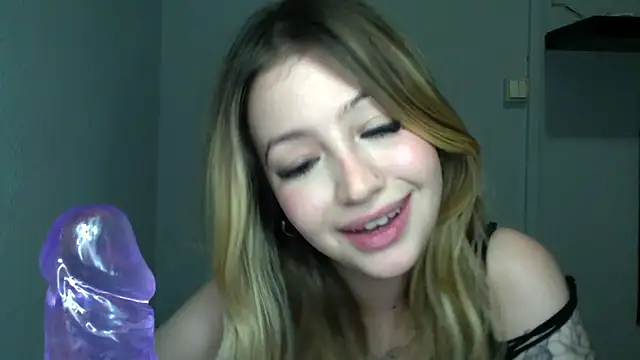 Ystella_cat naked stripping on cam for live sex video chat