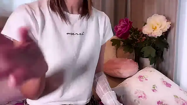 Alice_ovo naked stripping on cam for live sex video chat