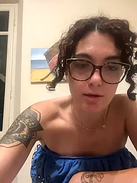 Strawberry_queen91 naked stripping on cam for live sex video chat