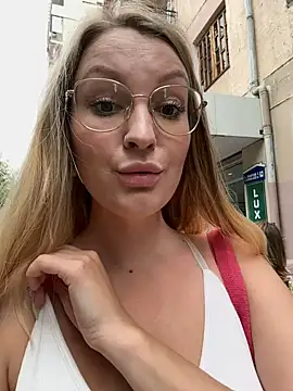 Teya_moon_ naked stripping on cam for live sex video chat