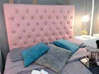 Valentina_and_Alessa nude in hot Live Sex Chat