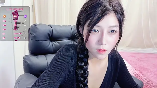 LuckyBaby-2025 naked stripping on cam for live sex video chat